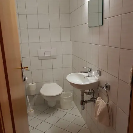 Monteurunterkunft Haus Max & Moritz בית אירוח *