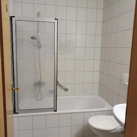 Monteurunterkunft Haus Max & Moritz בית אירוח *