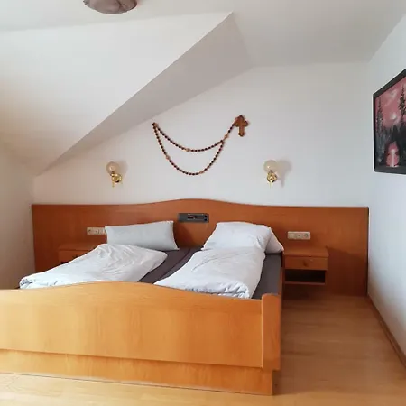 Monteurunterkunft Haus Max & Moritz Séjour chez l'habitant Böbrach