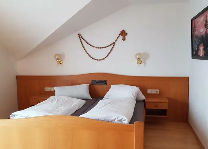 Monteurunterkunft Haus Max & Moritz منزل للإقامة Böbrach