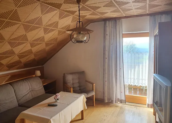 منزل للإقامة Monteurunterkunft Haus Max & Moritz Böbrach